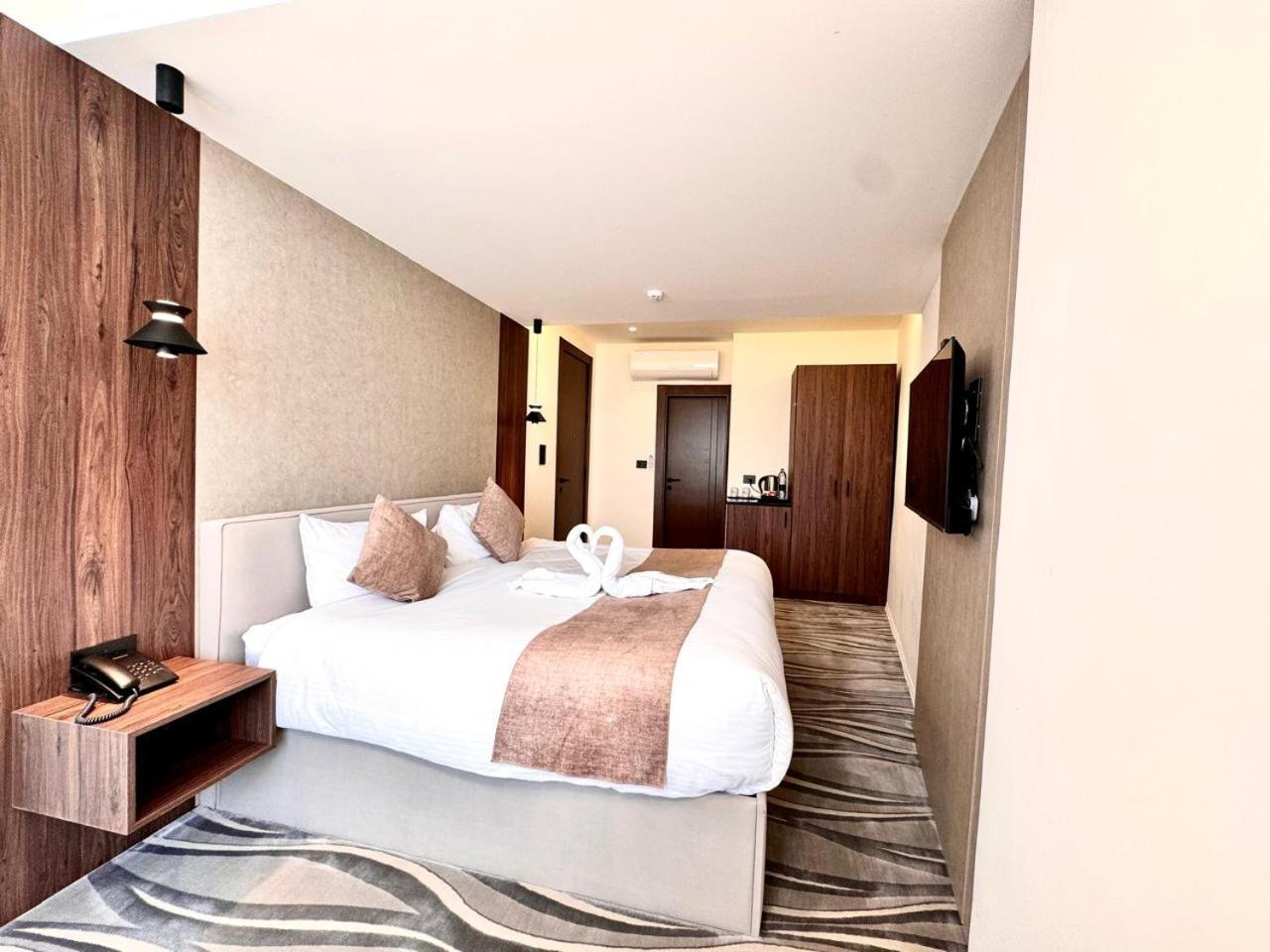 New Merryland Hotel Аман Екстериор снимка