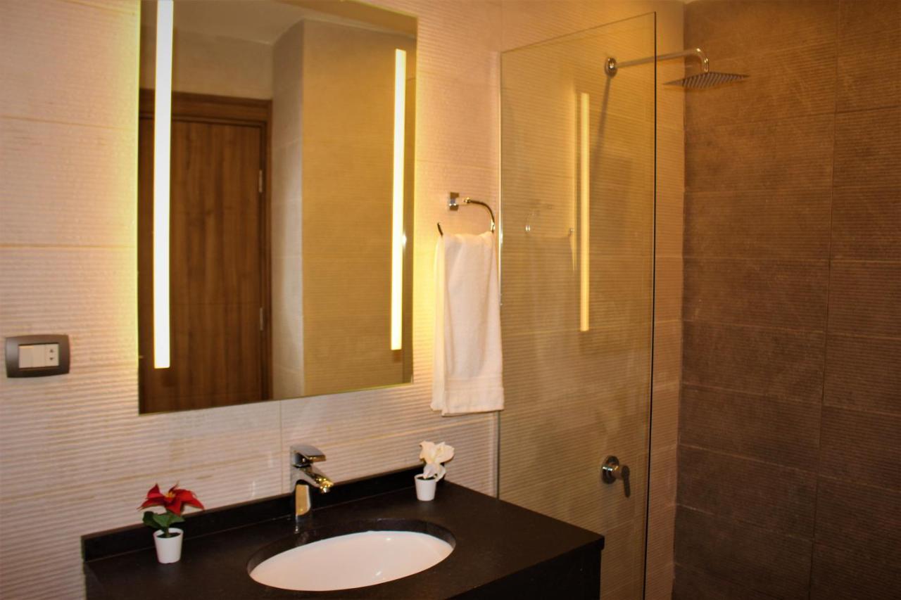 New Merryland Hotel Аман Екстериор снимка