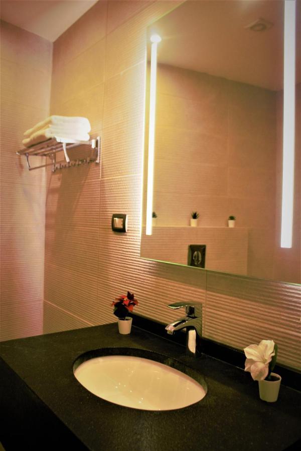 New Merryland Hotel Аман Екстериор снимка