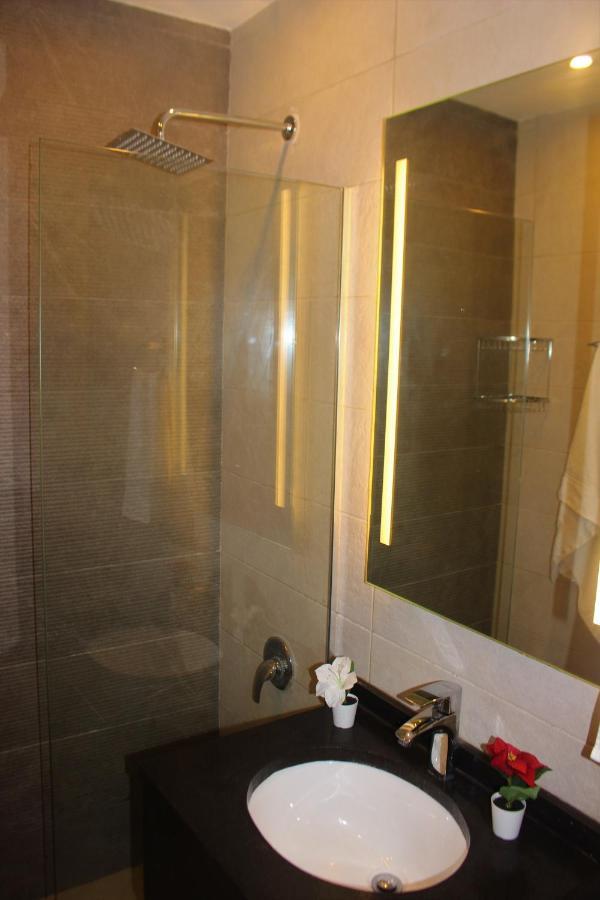 New Merryland Hotel Аман Екстериор снимка