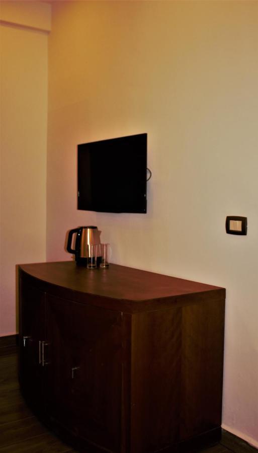 New Merryland Hotel Аман Екстериор снимка